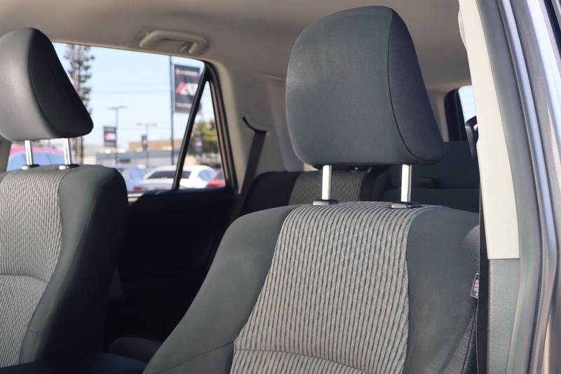 Toyota 4Runner Vehicle Full-screen Gallery Image 17