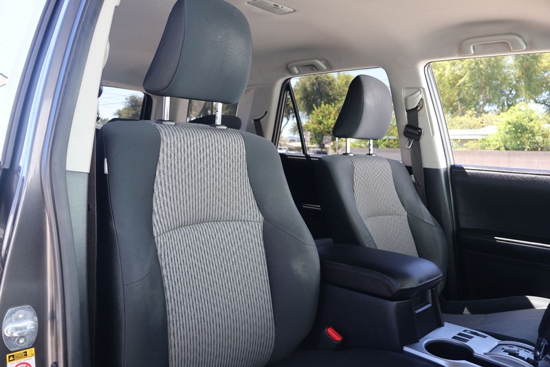 Toyota 4Runner Vehicle Full-screen Gallery Image 19