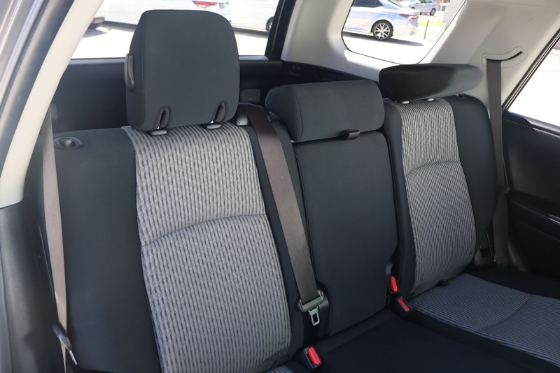 Toyota 4Runner Vehicle Full-screen Gallery Image 20