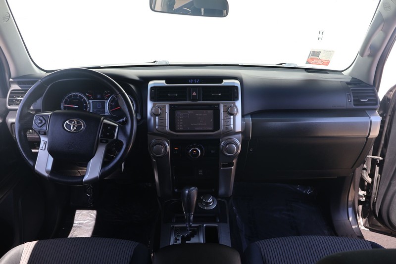 Toyota 4Runner Vehicle Full-screen Gallery Image 21