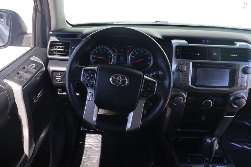 Toyota 4Runner Vehicle Full-screen Gallery Image 23