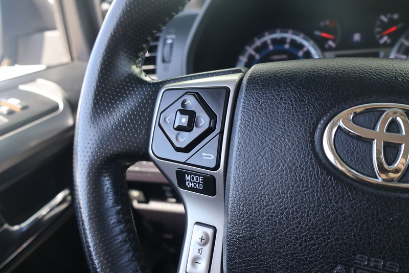 Toyota 4Runner Vehicle Full-screen Gallery Image 24