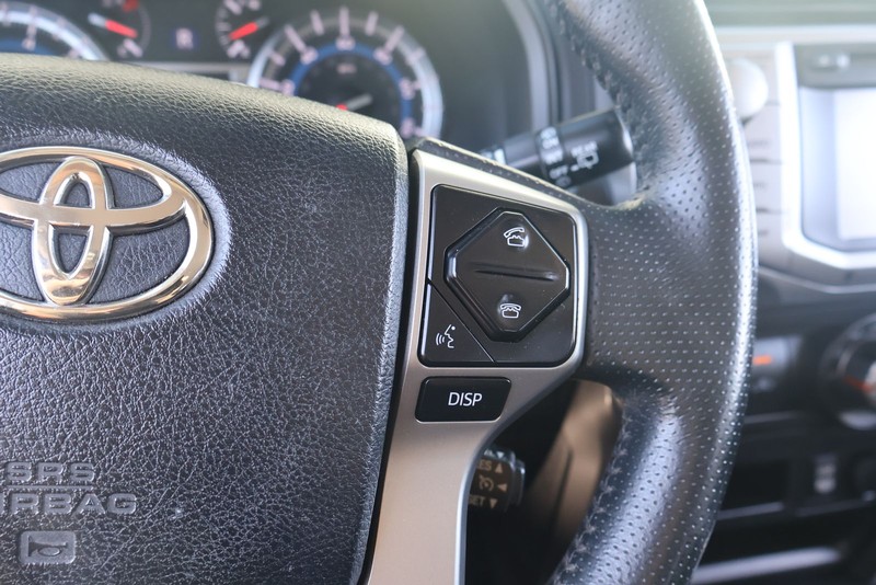 Toyota 4Runner Vehicle Full-screen Gallery Image 25
