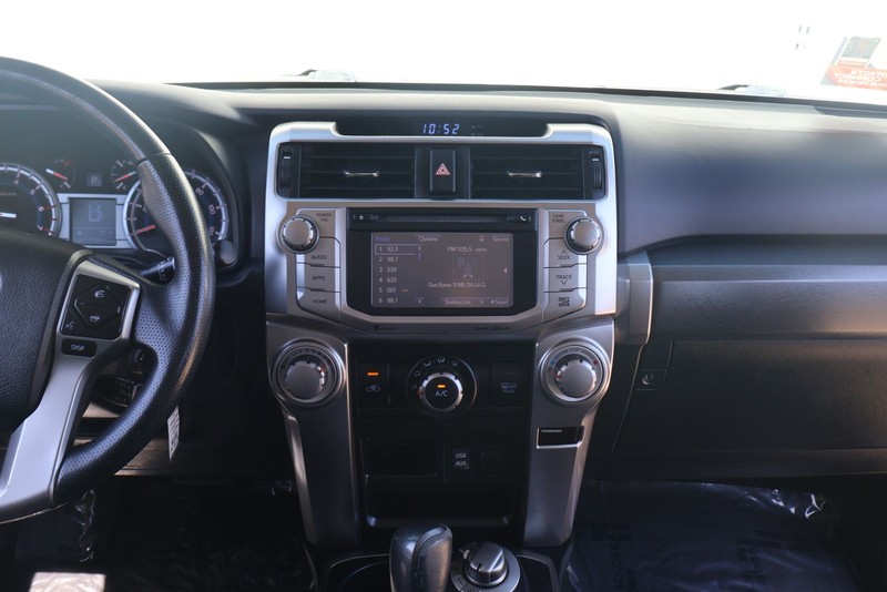 Toyota 4Runner Vehicle Full-screen Gallery Image 26
