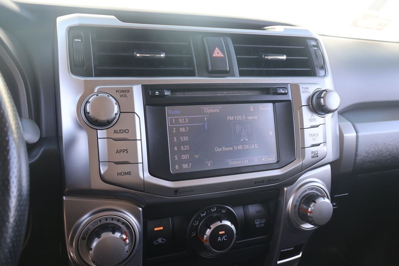 Toyota 4Runner Vehicle Full-screen Gallery Image 27