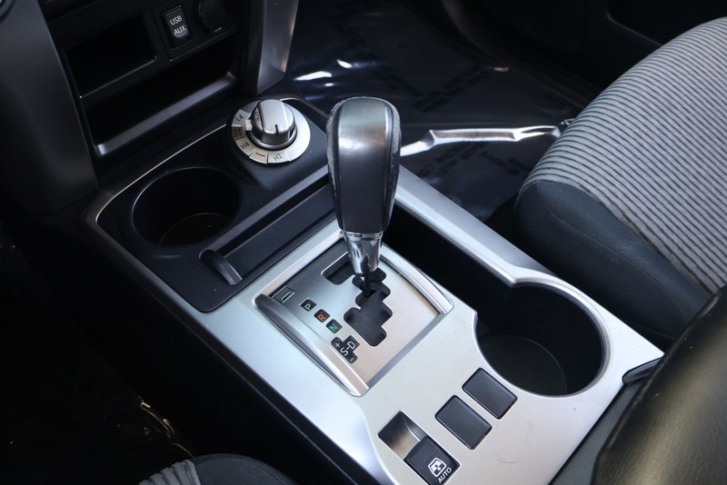 Toyota 4Runner Vehicle Full-screen Gallery Image 29