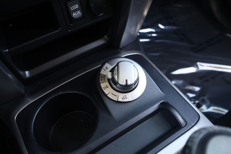 Toyota 4Runner Vehicle Full-screen Gallery Image 30