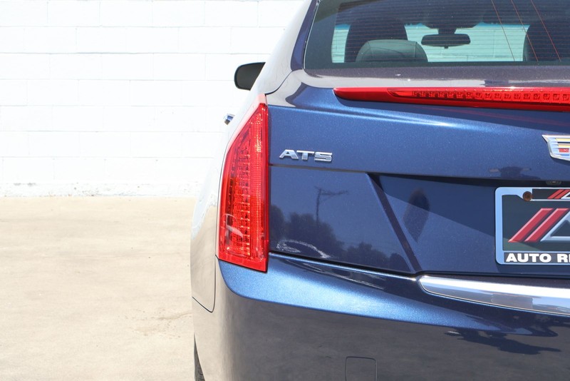 Cadillac ATS Sedan Vehicle Full-screen Gallery Image 07