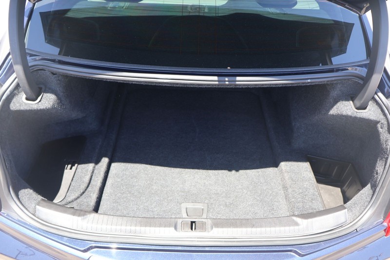 Cadillac ATS Sedan Vehicle Full-screen Gallery Image 08