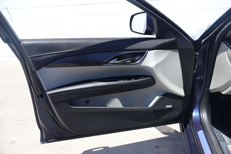 Cadillac ATS Sedan Vehicle Full-screen Gallery Image 14