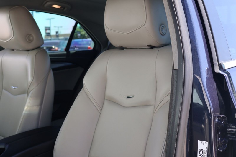 Cadillac ATS Sedan Vehicle Full-screen Gallery Image 17