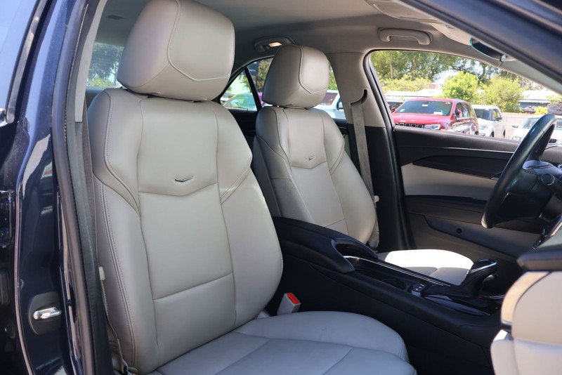 Cadillac ATS Sedan Vehicle Full-screen Gallery Image 19