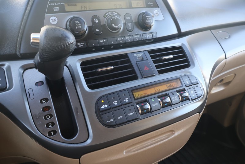 Honda Odyssey Vehicle Full-screen Gallery Image 32