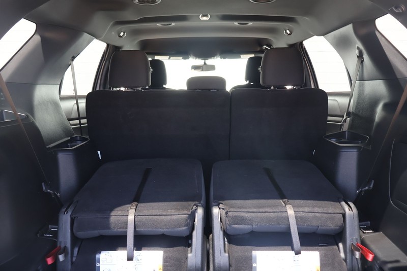 Ford Explorer Vehicle Full-screen Gallery Image 08