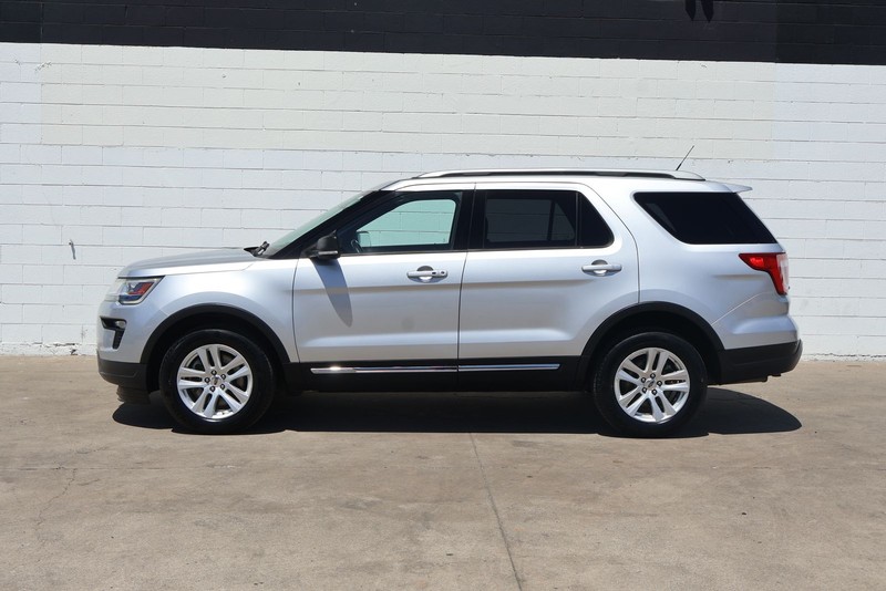 Ford Explorer Vehicle Full-screen Gallery Image 10