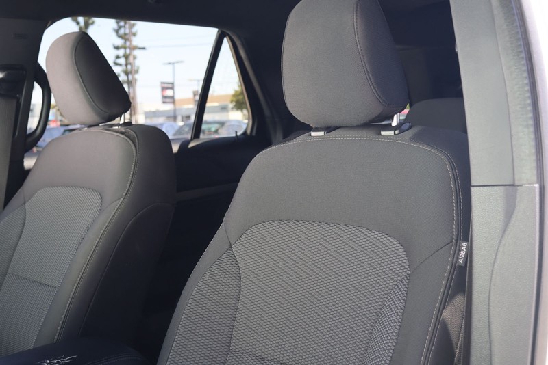 Ford Explorer Vehicle Full-screen Gallery Image 17