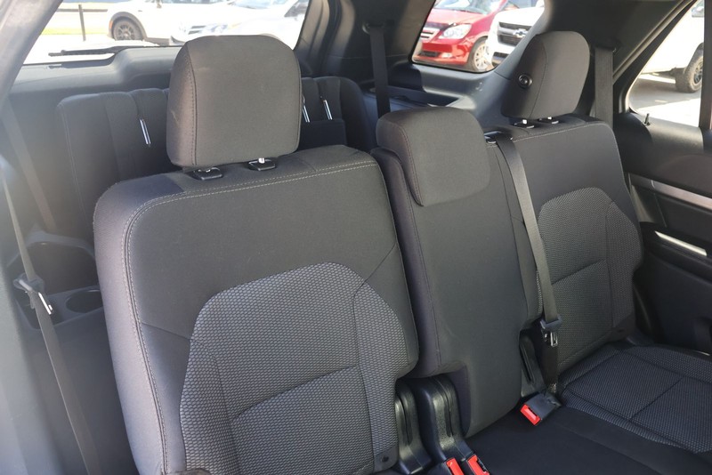 Ford Explorer Vehicle Full-screen Gallery Image 20