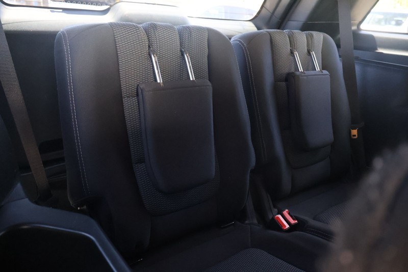 Ford Explorer Vehicle Full-screen Gallery Image 21