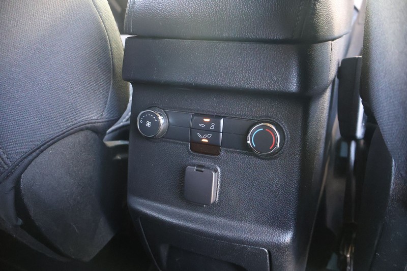 Ford Explorer Vehicle Full-screen Gallery Image 22