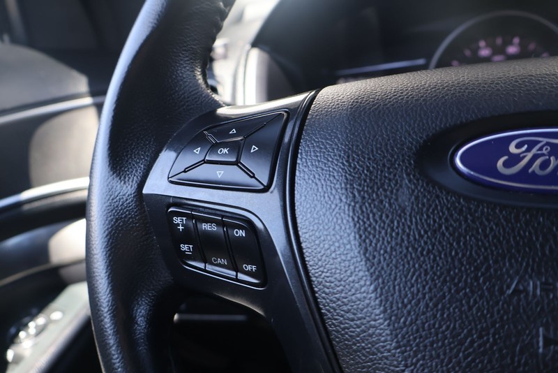Ford Explorer Vehicle Full-screen Gallery Image 26