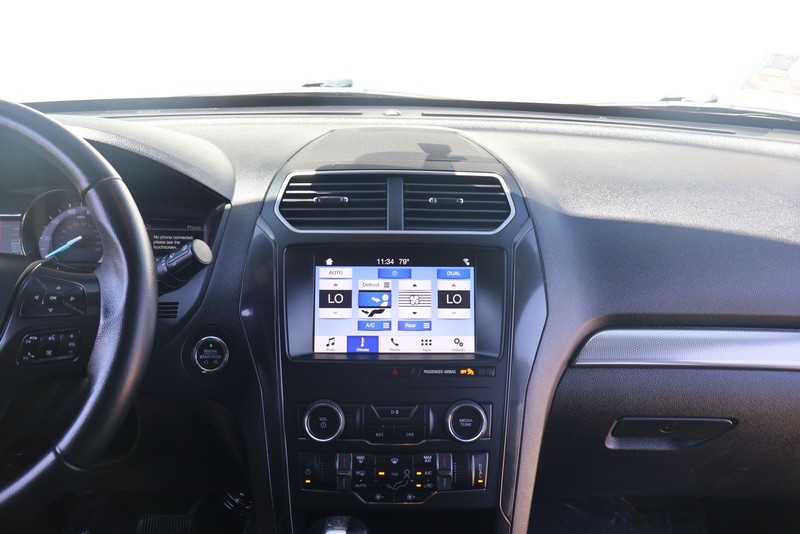 Ford Explorer Vehicle Full-screen Gallery Image 28