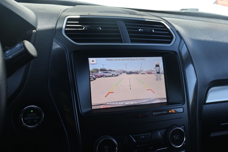 Ford Explorer Vehicle Full-screen Gallery Image 30
