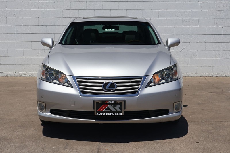 Lexus ES 350 Vehicle Full-screen Gallery Image 02