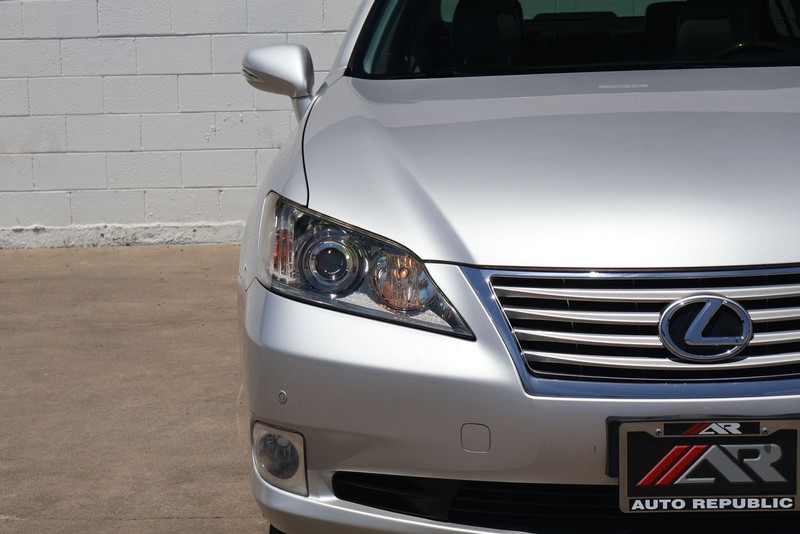 Lexus ES 350 Vehicle Full-screen Gallery Image 03