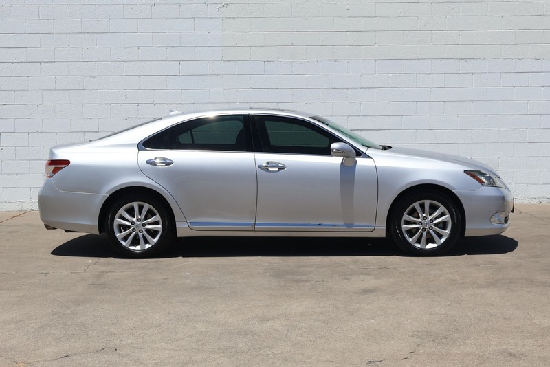 Lexus ES 350 Vehicle Full-screen Gallery Image 04