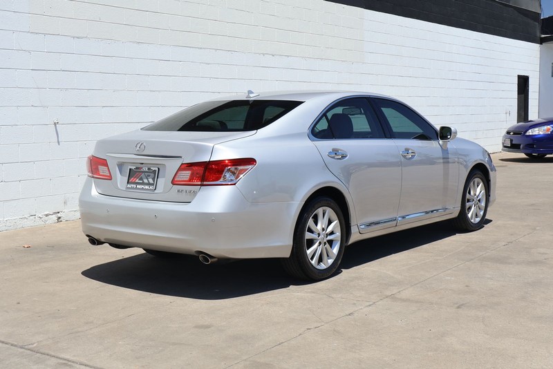 Lexus ES 350 Vehicle Full-screen Gallery Image 05