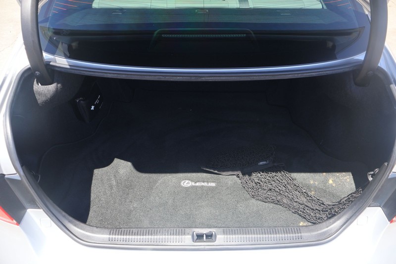 Lexus ES 350 Vehicle Full-screen Gallery Image 08