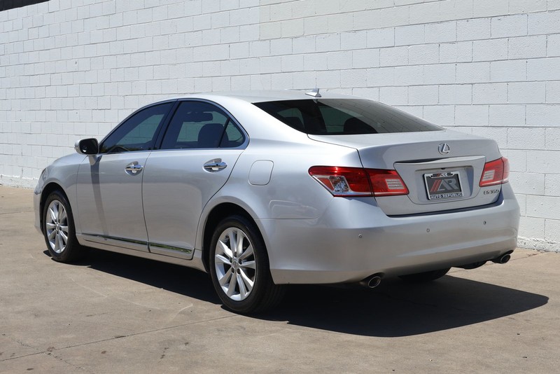 Lexus ES 350 Vehicle Full-screen Gallery Image 09