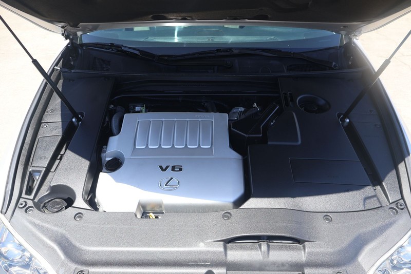 Lexus ES 350 Vehicle Full-screen Gallery Image 12