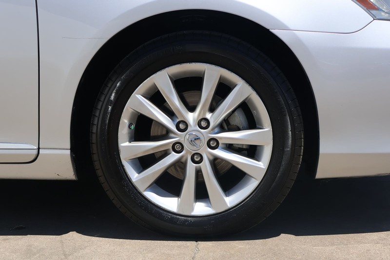 Lexus ES 350 Vehicle Full-screen Gallery Image 13