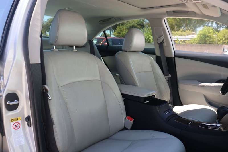 Lexus ES 350 Vehicle Full-screen Gallery Image 19