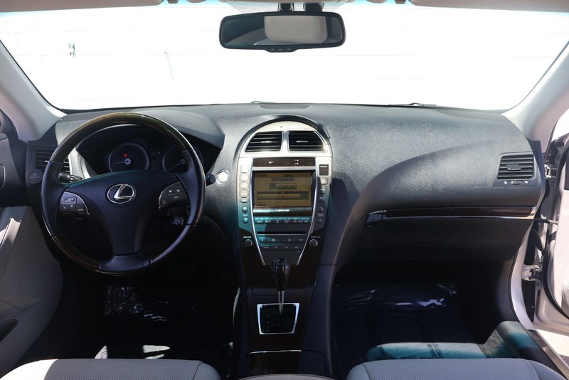 Lexus ES 350 Vehicle Full-screen Gallery Image 21