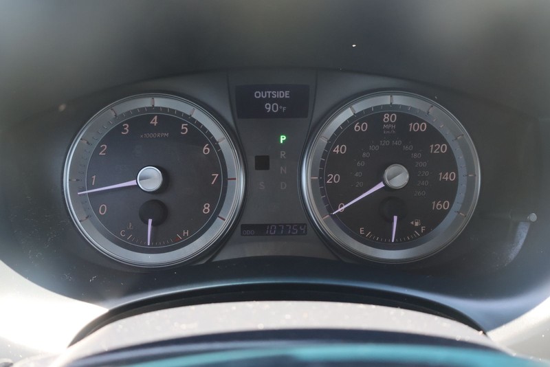 Lexus ES 350 Vehicle Full-screen Gallery Image 22