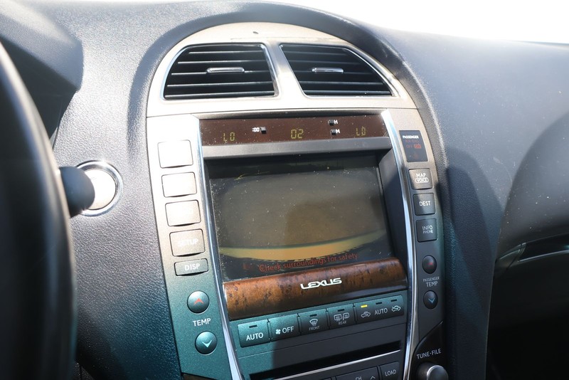 Lexus ES 350 Vehicle Full-screen Gallery Image 28