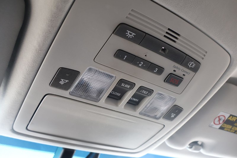 Lexus ES 350 Vehicle Full-screen Gallery Image 30