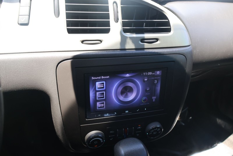 Chevrolet Monte Carlo Vehicle Full-screen Gallery Image 26