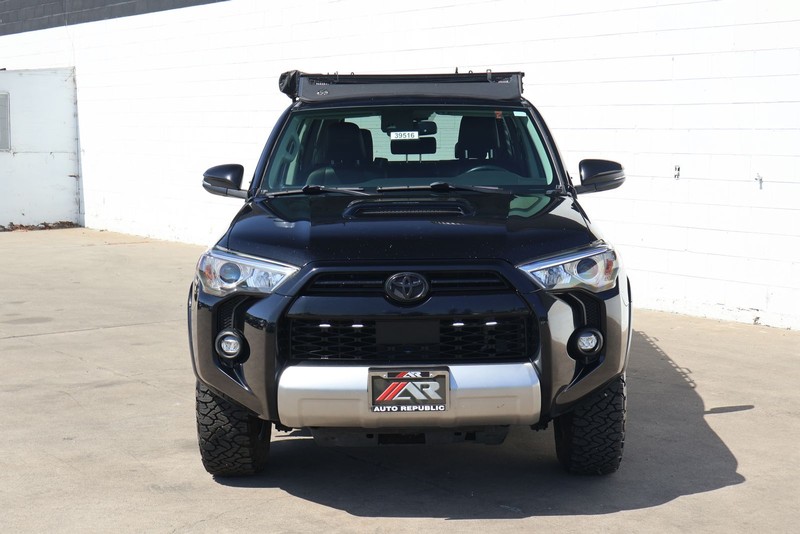 Toyota 4Runner Vehicle Full-screen Gallery Image 02
