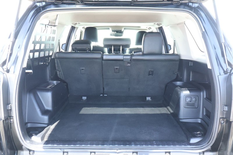Toyota 4Runner Vehicle Full-screen Gallery Image 09