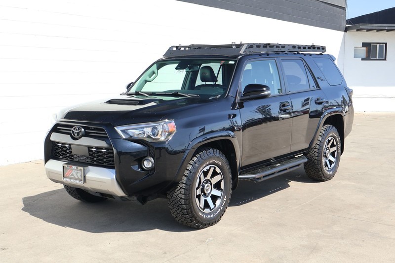 Toyota 4Runner Vehicle Full-screen Gallery Image 13