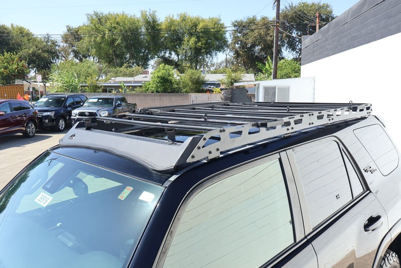 Toyota 4Runner Vehicle Full-screen Gallery Image 15