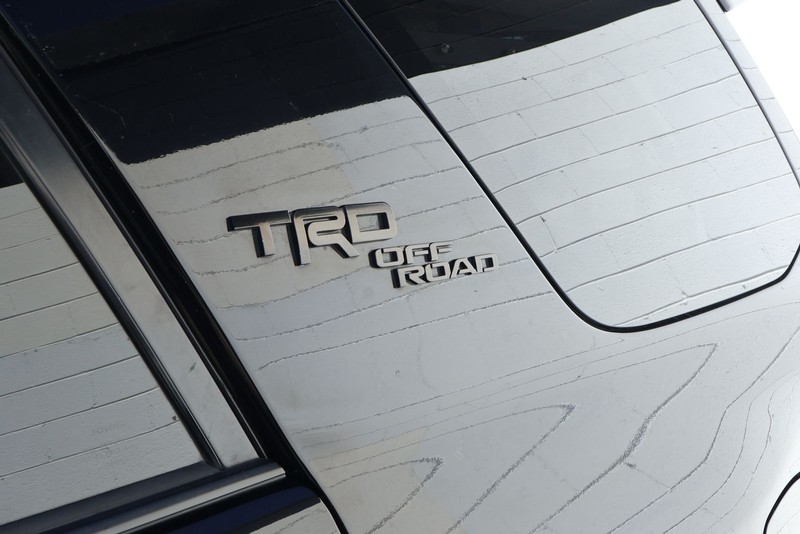 Toyota 4Runner Vehicle Full-screen Gallery Image 18