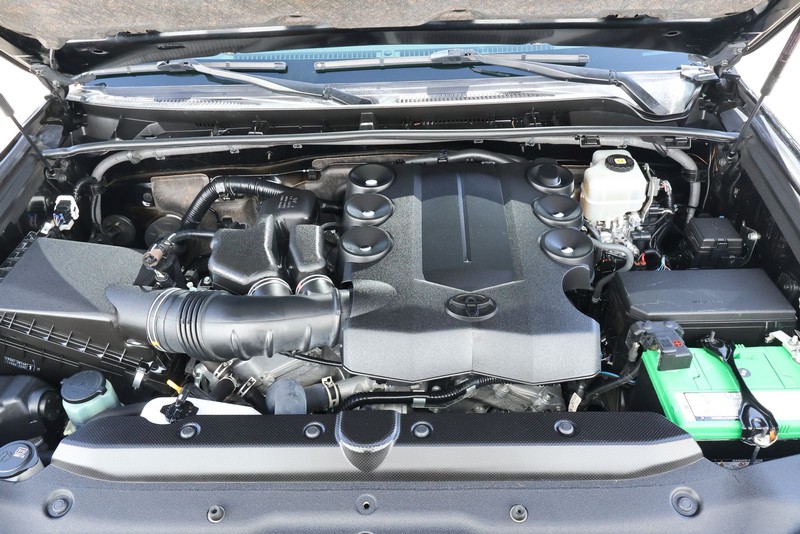 Toyota 4Runner Vehicle Full-screen Gallery Image 19