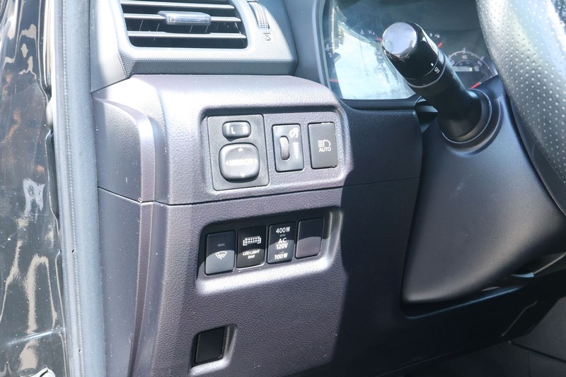 Toyota 4Runner Vehicle Full-screen Gallery Image 23