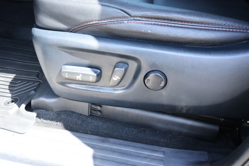 Toyota 4Runner Vehicle Full-screen Gallery Image 24