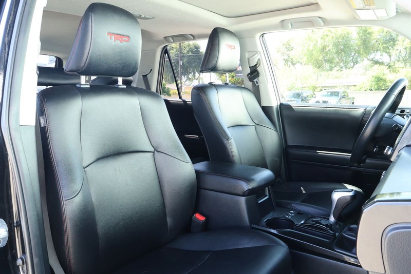 Toyota 4Runner Vehicle Full-screen Gallery Image 29