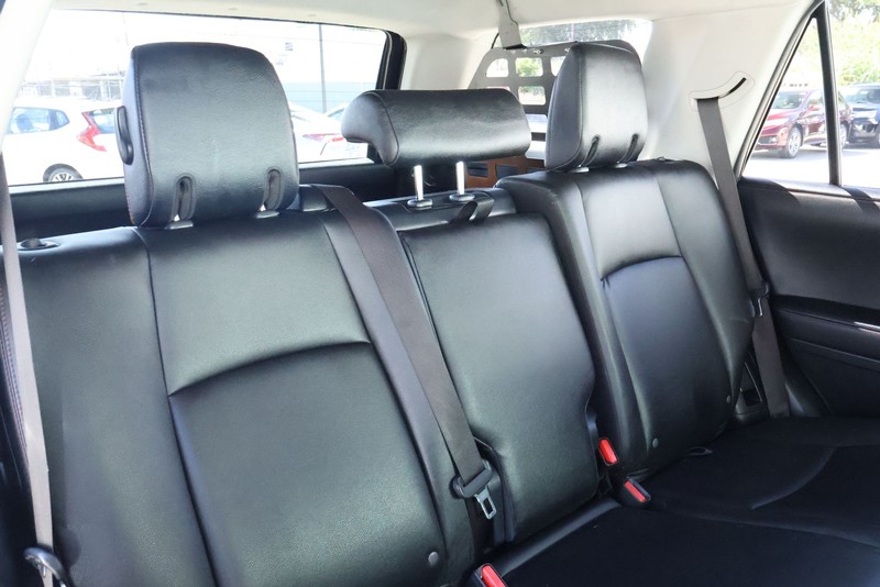 Toyota 4Runner Vehicle Full-screen Gallery Image 30